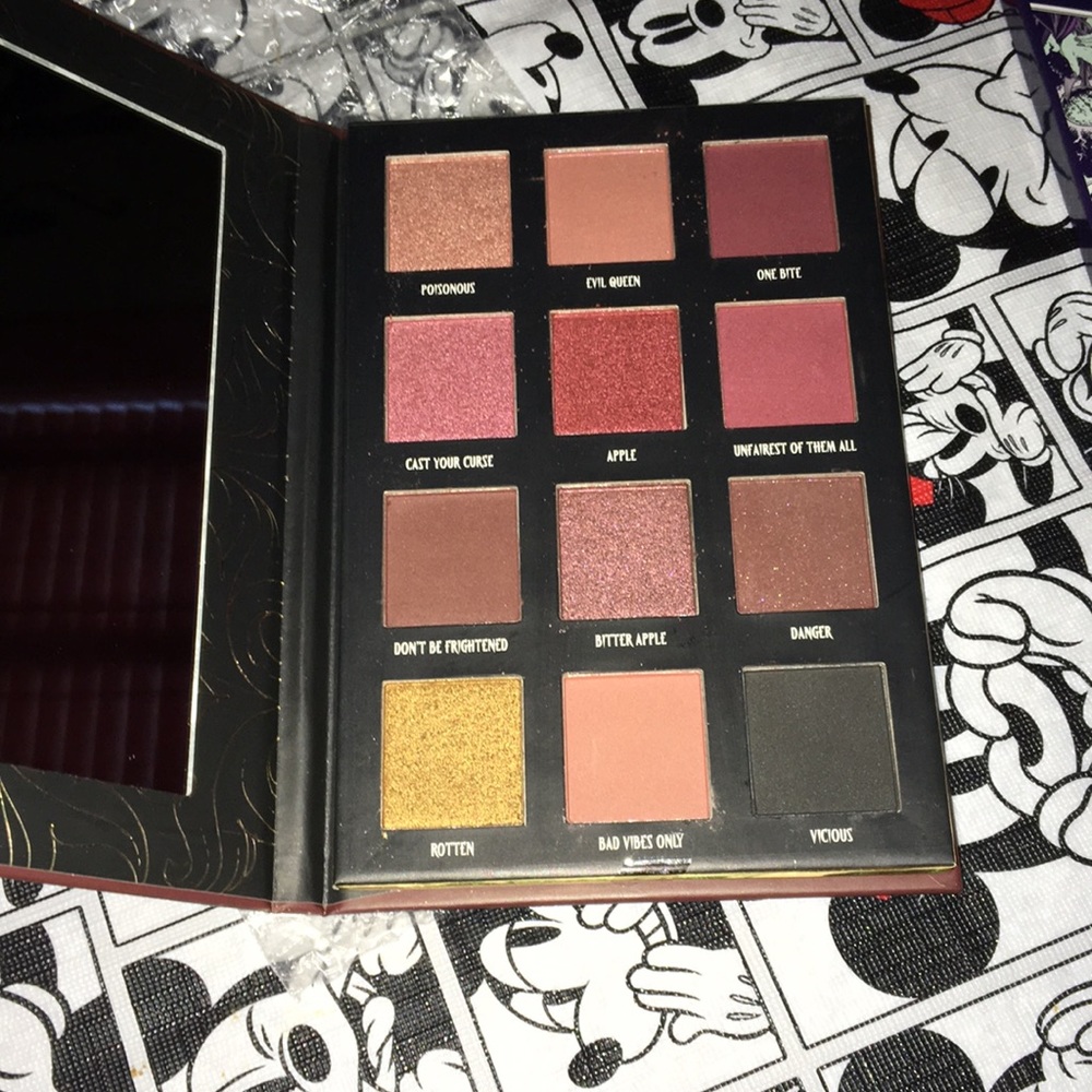 HP🎊🎊Disney Villains Poison Apple Eyeshadow Palette - Picture 5 of 9